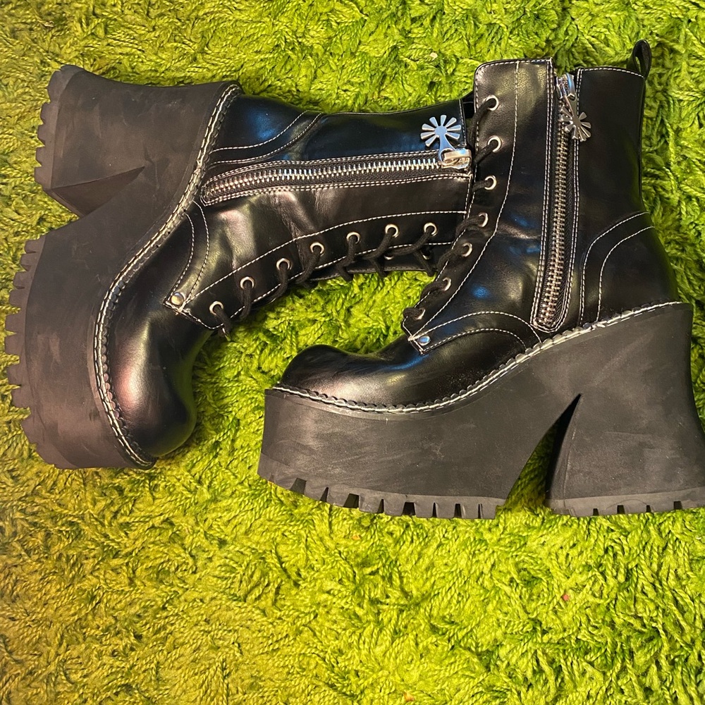 Delia’s Platform Boots! Dolls Kill Platforms
